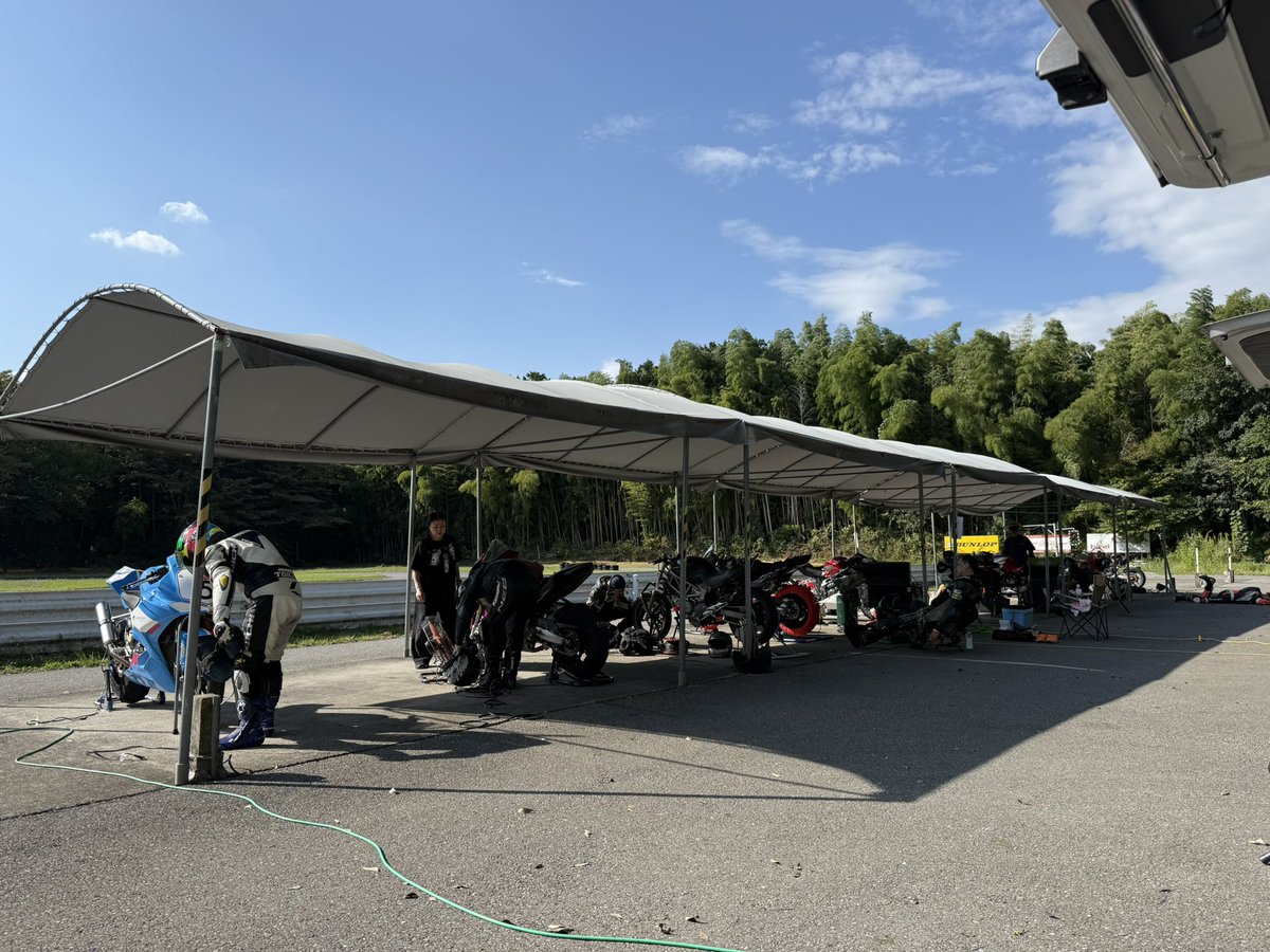 本日は<a href="/Orochi_PCS/">オロチPCS</a> 井頭貸切基礎練習会！
ようやく走り易い季節になりました。

ご参加のライダーさんには
全身クタクタになるまで、ライディングの基礎練習をしていただきました⤴️
もの凄く良い練習ができたと思います🙌

次回は10/9(木)白糸です💨