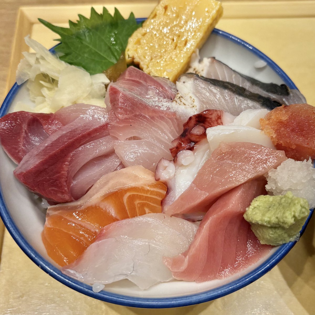 この海鮮丼が、あら汁までついて千円という。日本の食は本当素晴らしい。