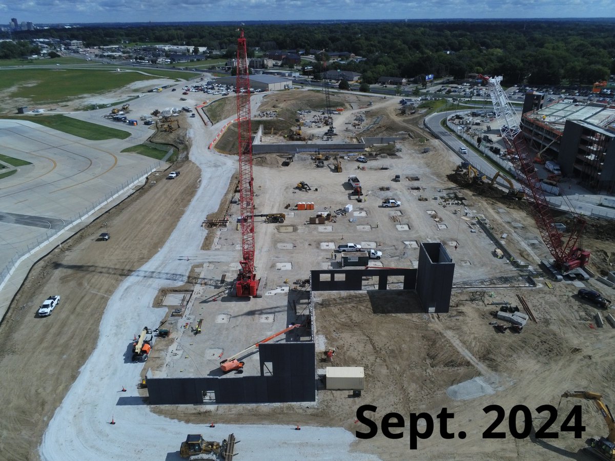 dsmairport's tweet photo. One year apart. Same vision. ✈️
2024 ➡️ 2025 and we’re that much closer to a brand-new DSM terminal.
#FlyDSM #NewTerminal #FlyingProgress https://t.co/790yng7Imz
