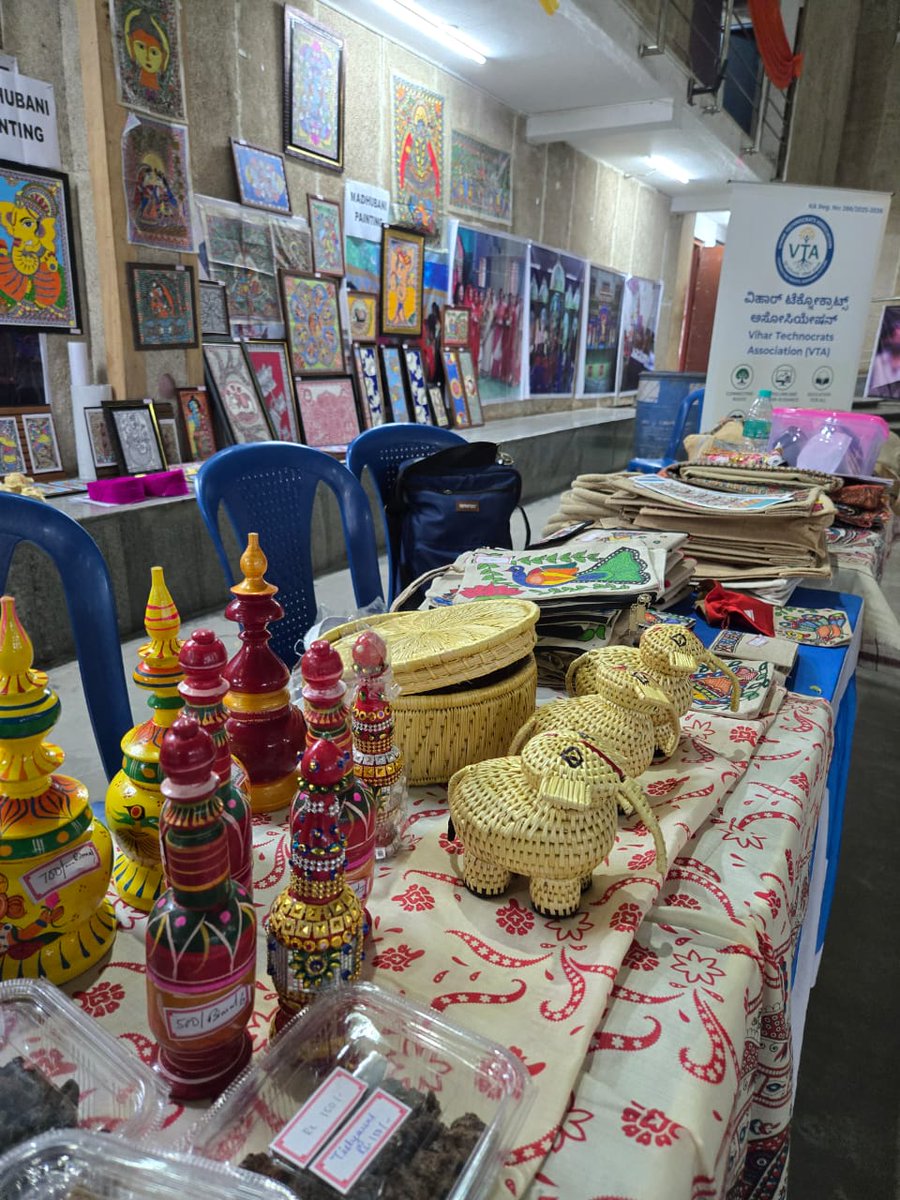 VTAblr's tweet photo. Beautiful paintings and products from Mithilanchal are available in #VTA stall. Pls do visit us. #ViharTechnocrats https://t.co/PVXn4ntlSY