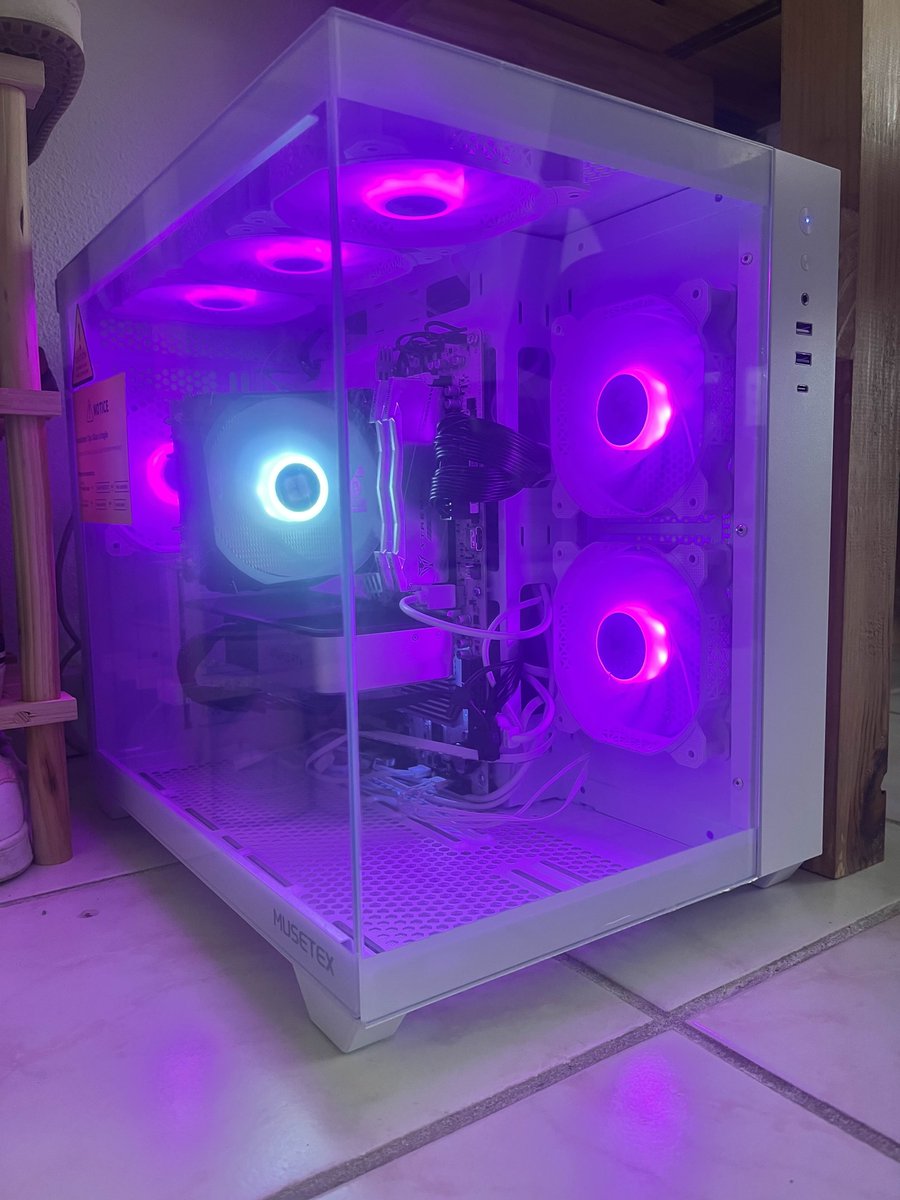 KANDycsgo's tweet image. Update la voici !

AMD Ryzen 7 7800X3D
RTX 3060Ti Founder Edition
32GB6400 CL32

Résultat bench avec l&apos;anti cheat FACEIT
AVG FPS : 740.1 P1 : 289.7

#tweaks #optimisation #optimization #nvidia #CS2 #aquarium #boitier #pc #AMD #7800X3D