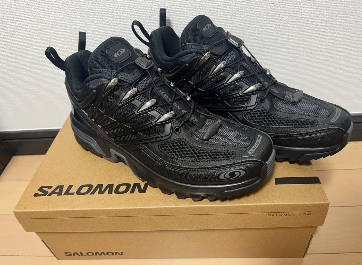 iso2_1537's tweet photo. SALOMONのACS PRO✨
ソールやアッパーなど全体的にゴツめのパーツで構成されてるところに、目の詰まったメッシュとシルバーの爪の相性が良すぎて一目惚れしちゃいました…！
さらに正面から見るとかかとのぴょんぴょんが耳みたいでかわいいです。
早くWild Thingsのハッピージャケットと合わせたいな。 https://t.co/2DLJ7gJQjJ