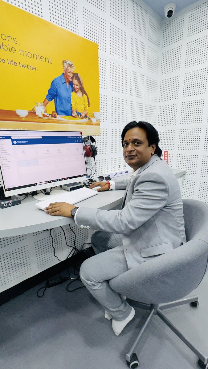 shivjeechandan's tweet photo. क्या खाख़ तरक़्क़ी की है इस दुनिया ने,
इश्क़ के मरीज़ तो आज़ भी बे- इलाज़ बैठे हैं। 💔😍🫢 https://t.co/T1Dla44F3P