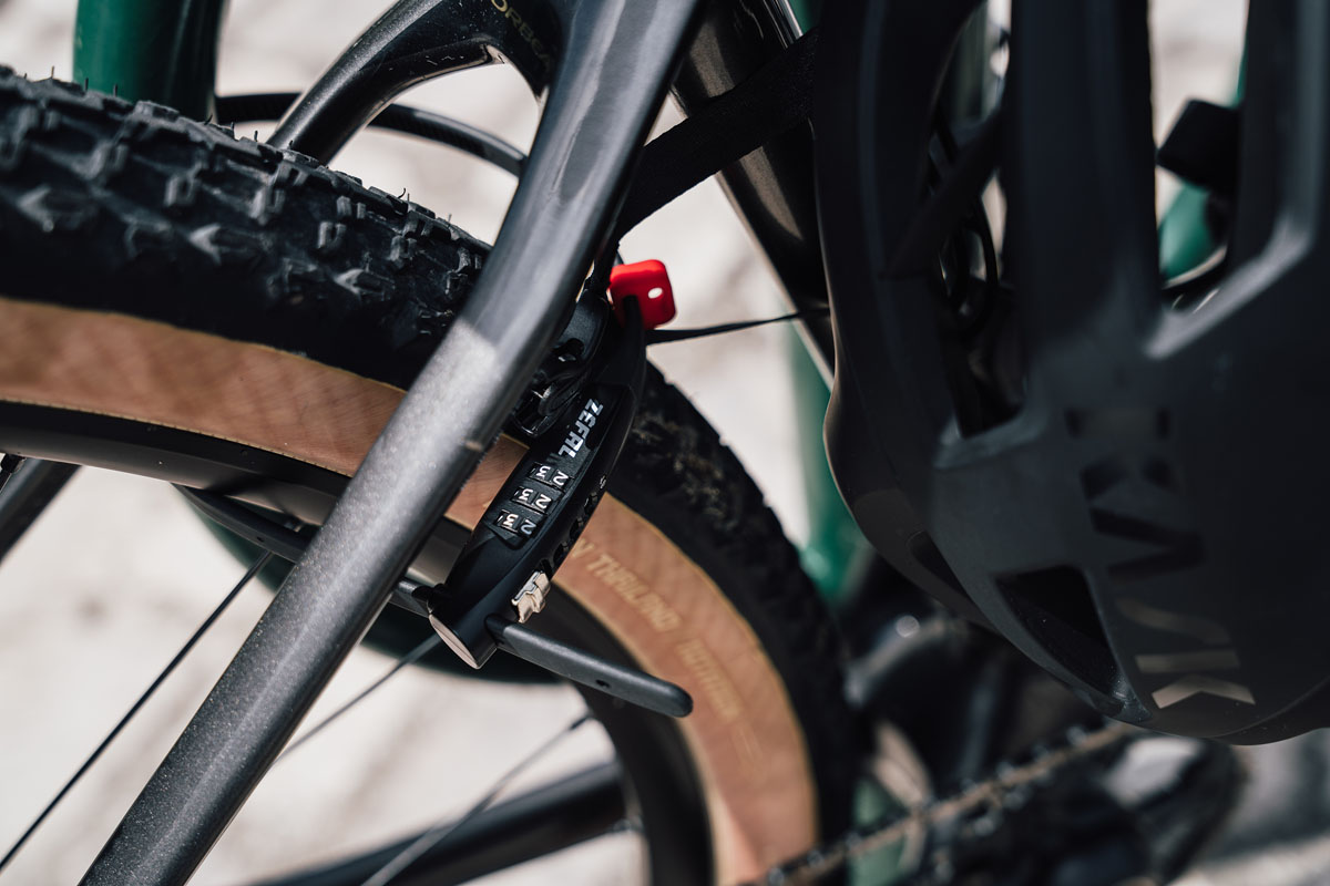 Découvrez notre 𝗞-𝗧𝗿𝗮𝘇 𝗭𝗶𝗽𝟯 𝗫𝗟 : une version agrandie de notre collier de serrage K-Traz Zip3 !

De 𝟰𝟱 𝗮 𝟳𝟬 𝗰𝗺, cette version XL vous permet de sécuriser plus facilement votre vélo pour des arrêts minute ou en complément d’un antivol principal 🛡️