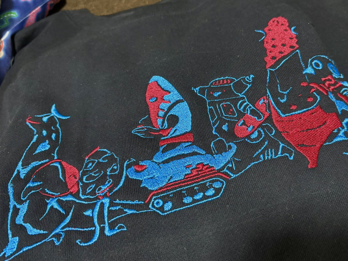 「ツブコンにてオーダーした刺繍トレーナーが届きました!とっても可愛い!!! MOR」|まゆげねこのイラスト