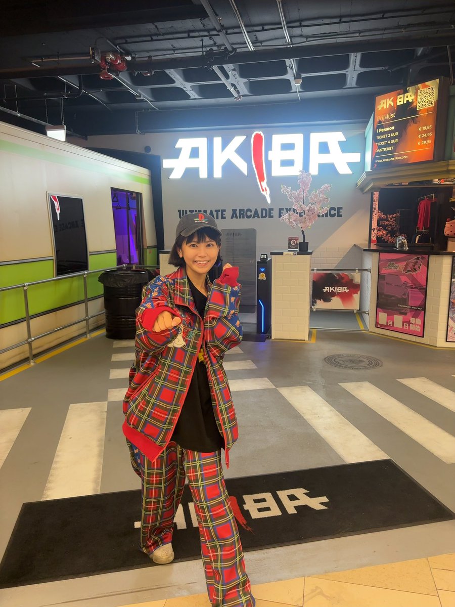 yura_burstgirl's tweet image. OFF-KAI went to an arcade in the Netherlands🇳🇱🎮✨✨

I was so surprised to find an arcade full of Japanese games in the Netherlands! 🇯🇵😳I&apos;m so happy everyone loves Japan🥰
I had such a great time with everyone in the Netherlands🥰 I was thrilled to play so many games with…