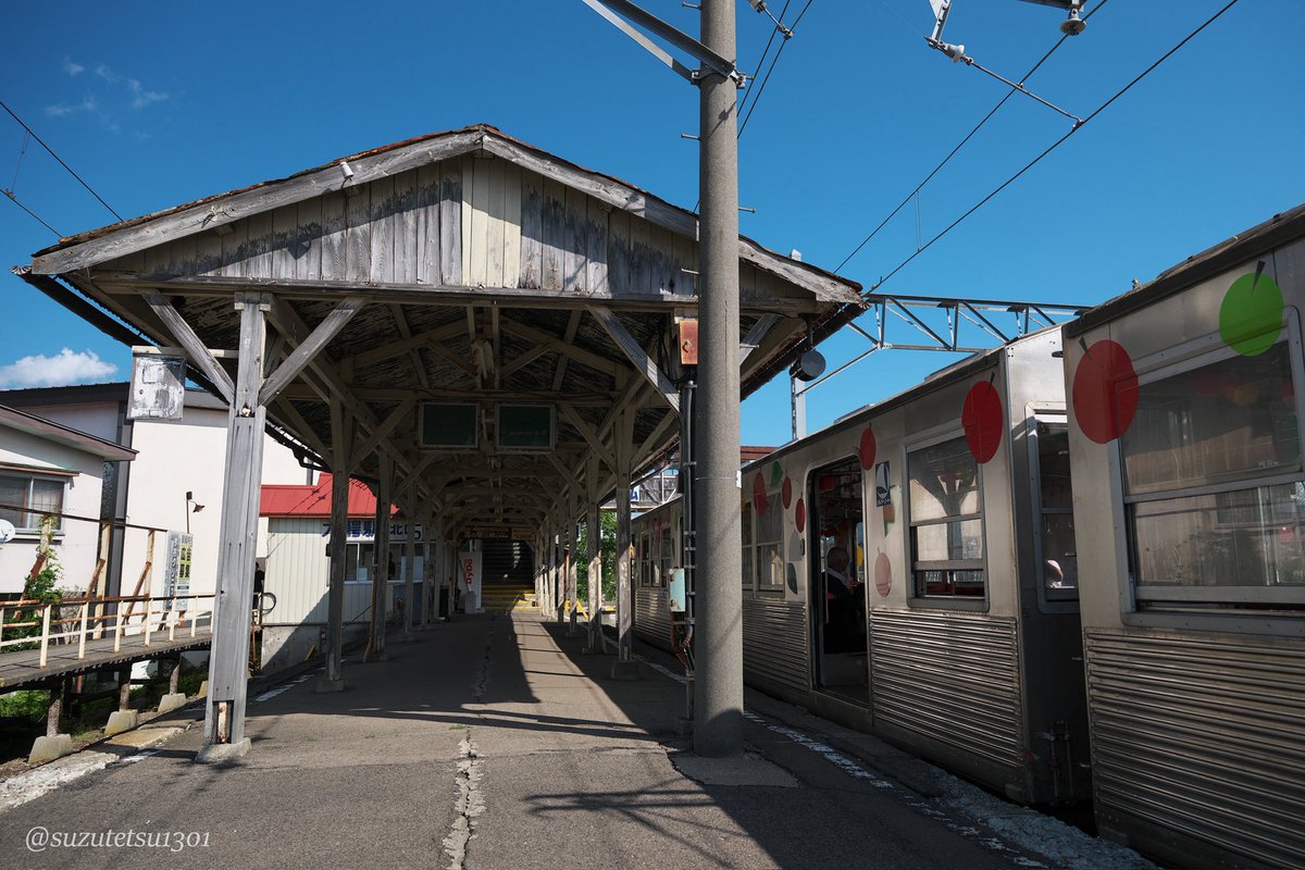 suzutetsu1301's tweet photo. 津軽のりんご列車。
めんこいねぇ。

#弘南鉄道
#大鰐線
#りんご畑鉄道
#りんごねぷた列車
#nikoncreators
#sankei_train
#train_vision
#鉄道のある風景
#鉄道風景写 https://t.co/NDOAO984WI