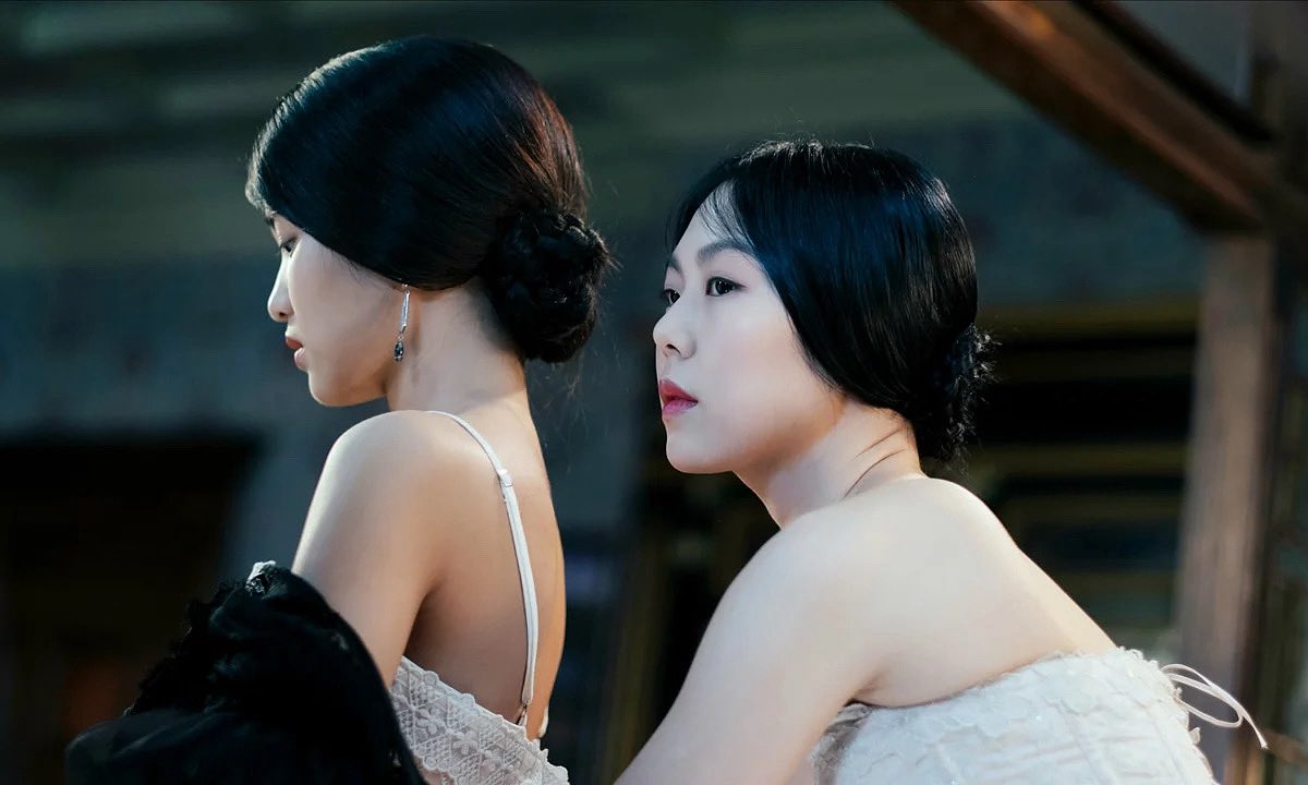 ozrelcn's tweet photo. Üç perdelik film, üç ana karakter ve bir ahtapot…

#thehandmaiden #parkchanwook https://t.co/USC1EbtLDV