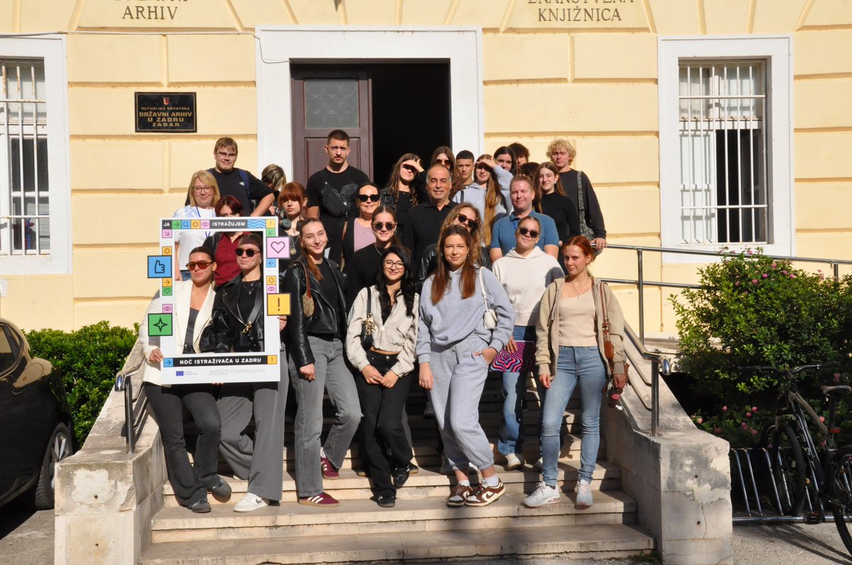 Kako  izgleda susret budućih grafičkih dizajnera s majstorima renesansnog tiska? U  sklopu radionice u Znanstvenoj knjižnici, učenici su  zakoračili u svijet Alda Manuzija, legendarnog tiskara iz 15. stoljeća,  i otkrili zašto je njegovo nasljeđe i danas važno.