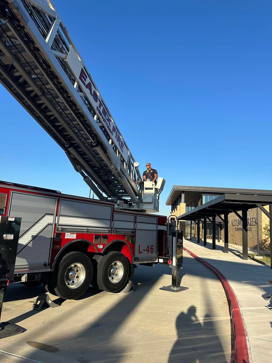 Silas_AMS's tweet photo. What do I miss about elementary?  Bring your husband to work day… I mean fire safety week.. 🙃 🔥 🚒🧑🏾‍🚒 https://t.co/GZpLlCsznY