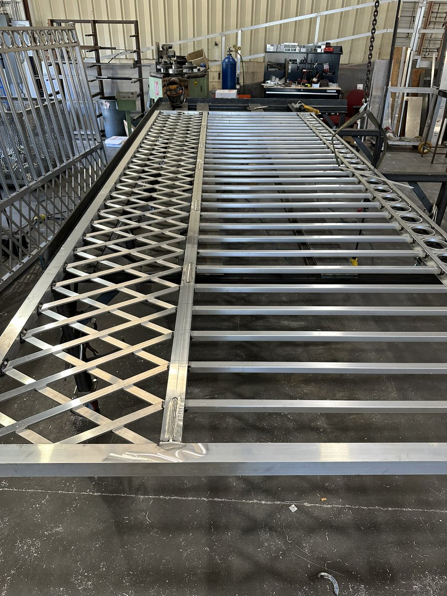 PSouthernInc's tweet photo. Big shout-out to the awesome crew in our fabrication shop! Last week, they crushed it, crafting some top-notch gates that are as sturdy as they are stylish.
.
☎️ 📱Call: 803.359.9201
https://t.co/W8MWtEl0uK
.
#palmettosouthern #Fabrication #Craftsmanship #GateMakers https://t.co/eProGTvxHc