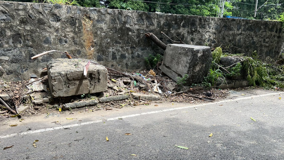 Sandr0id's tweet photo. @chennaicorp @chennaicorp  Dear authorities I am not sure what was removed but the debris is still there even today. Please take the necessary steps to clear this as it has been more than a few weeks now since this request was made. https://t.co/SnEXalOlRA
