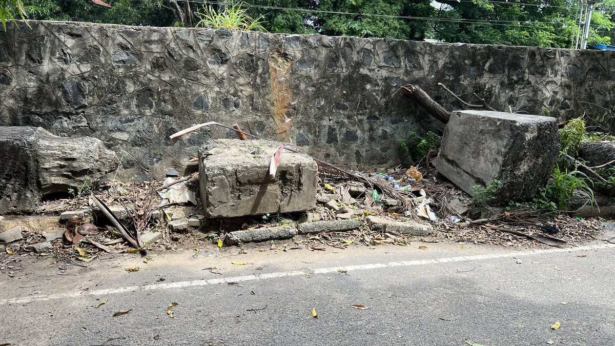 Sandr0id's tweet photo. @chennaicorp @chennaicorp  Dear authorities I am not sure what was removed but the debris is still there even today. Please take the necessary steps to clear this as it has been more than a few weeks now since this request was made. https://t.co/SnEXalOlRA