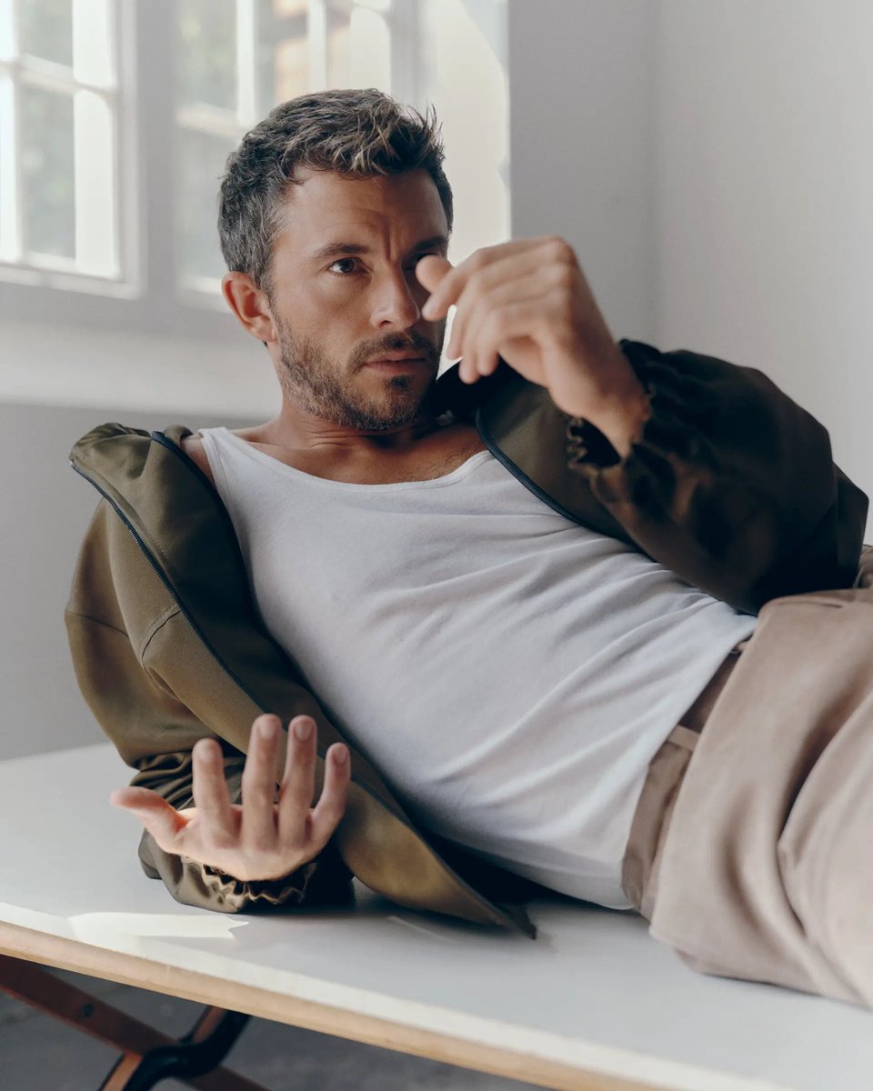 BayleafCrave's tweet photo. Jonathan Bailey looks divalicious on the cover of the 2025 TIME100 Next issue. https://t.co/KX7lY6rIjk