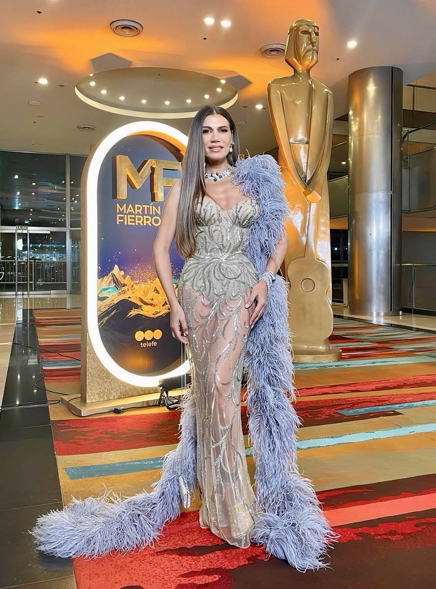 Flordelav's tweet image. Mega look para #MF2025 #FlorDeLaV 
@aptra_ok @telefe