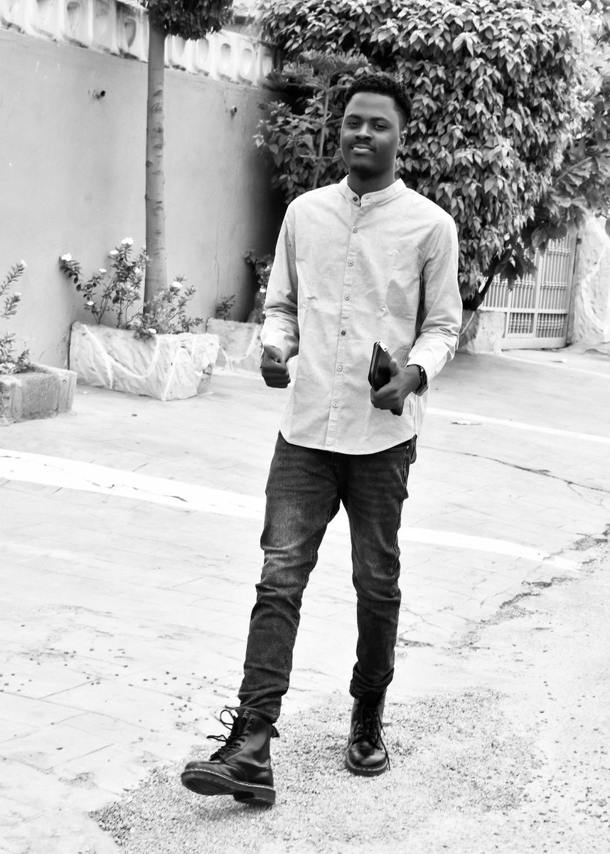 fr2eahz's tweet photo. 💸 Your money is disappearing… and you don’t even know where it’s going.

Do you know that feeling?
At the end of the month, your account is almost empty… and yet you can’t explain where your money went.

👉 The problem isn’t always your income.
👉 The problem is that you don’t have a clear strategy.

If you don’t give your money direction, it will vanish like water in the sand.

Here’s a simple and biblical method to keep control 👇

🔑 The Rule of 5 Divisions

1️⃣ Tithe – 10%
This is the foundation. 10% of your income belongs to God. It’s non-negotiable if you want to walk in financial blessings.

2️⃣ Investments (trading, leverage, business…) – 30%
Make your money work for you. Put it into assets that generate more, like trading (if you want to learn, I can guide you).

3️⃣ Projects – 30%
Any personal or entrepreneurial project: business, idea, ministry, training… This budget is for building your future.

4️⃣ Savings – 15%
Set money aside for emergencies and financial security.

5️⃣ Expenses – 15%
Your rent, food, bills… Everything related to your daily life.

☝️ Remember this: your largest shares should go into projects and investments.
Why? Because that’s where your money multiplies.

🔥 Do you want your money to stop slipping away?
Start disciplining it with this method, and you’ll see the difference.

📢 Share this post with a friend who always feels like their money disappears for no reason.

#PersonalFinance #Budgeting #MoneyMindset #Trading #FaithAndMoney #Blessings