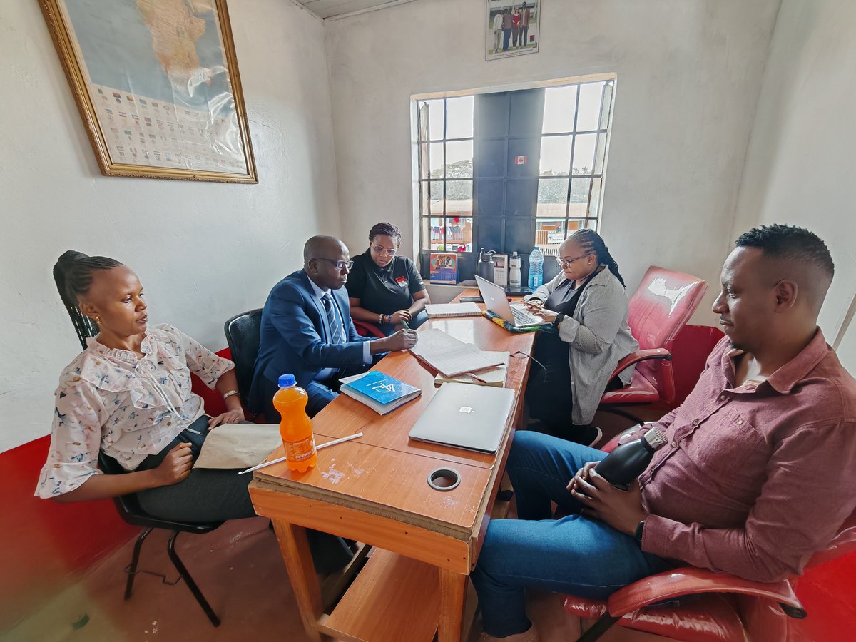 CMETrust's tweet image. ED @TitusKuria_, PM @NjengaOyoo &amp;amp; Asst. PM @MuasyaCaroline_ with @FamilyBankKenya Kariobangi Branch Manager Kennedy Ogol &amp;amp; Supervisor Restitutah Wambui after annual partnership review meeting. We explored ways to strengthen our collaboration to a mutually beneficial partnership.