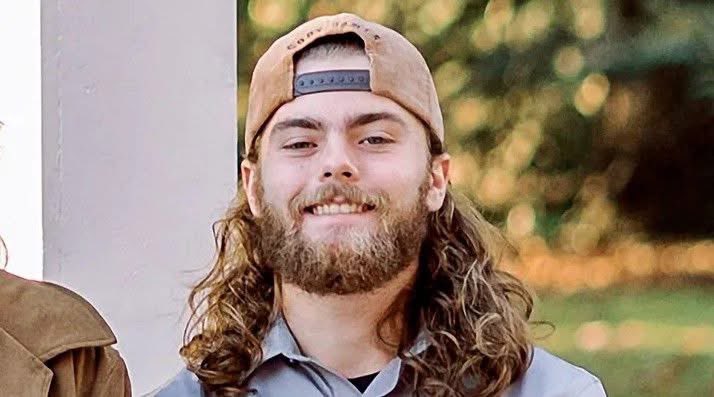 Dwayne850's tweet image. 22yr old murdered while working for a lawn care service. His weed eater got some grass clippings in this animals yard.