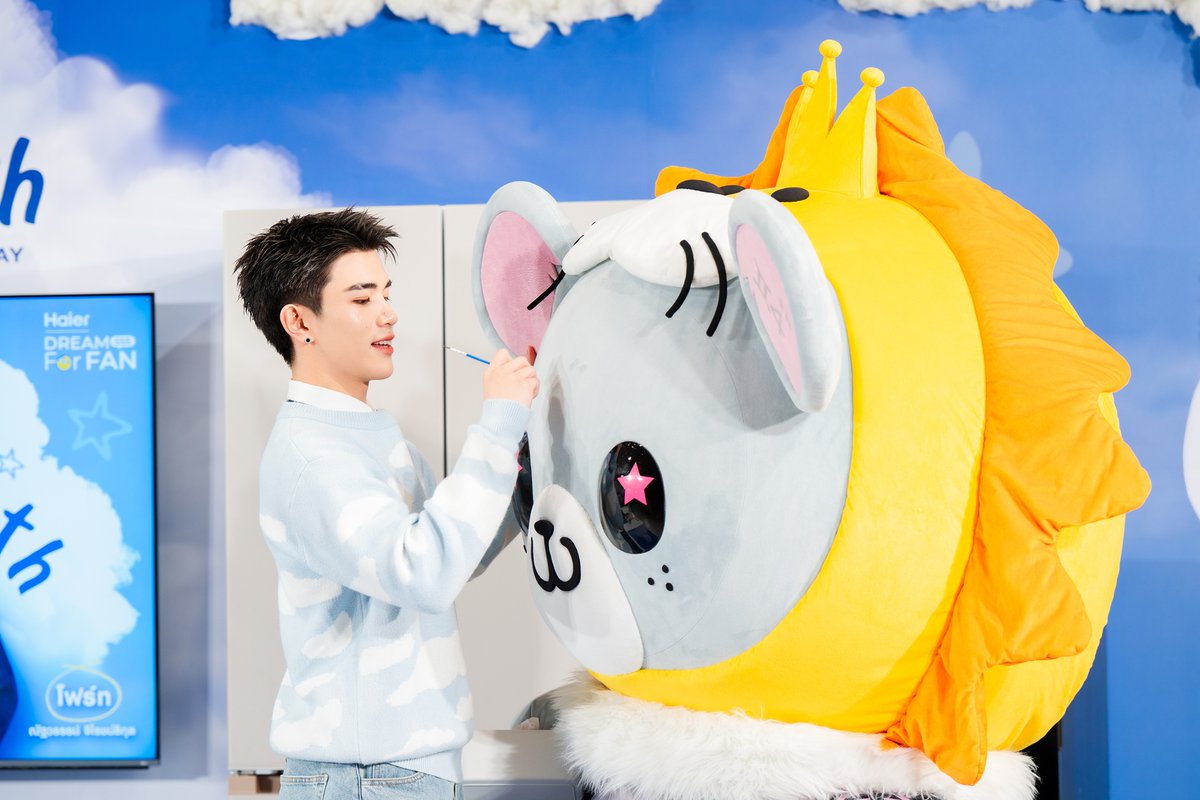 BrickinfoReport's tweet photo. "โฟร์ท ณัฐวรรธน์" แจ้งเกิดฉายาใหม่ ‘ทูตสวรรค์’ สร้างปรากฏการณ์ความฟินในงาน Haier Dream For Fan SS5

👉  https://t.co/qWnT5vC1Nf

#Fourthnattawat #โฟร์ทณัฐวรรธน์ #HaierXFourthNattawat #THIFourth #HaierDreamForFanSS #HaierMoreCreationMorePossibilities #Haier #HaierThailand #Brickinfo