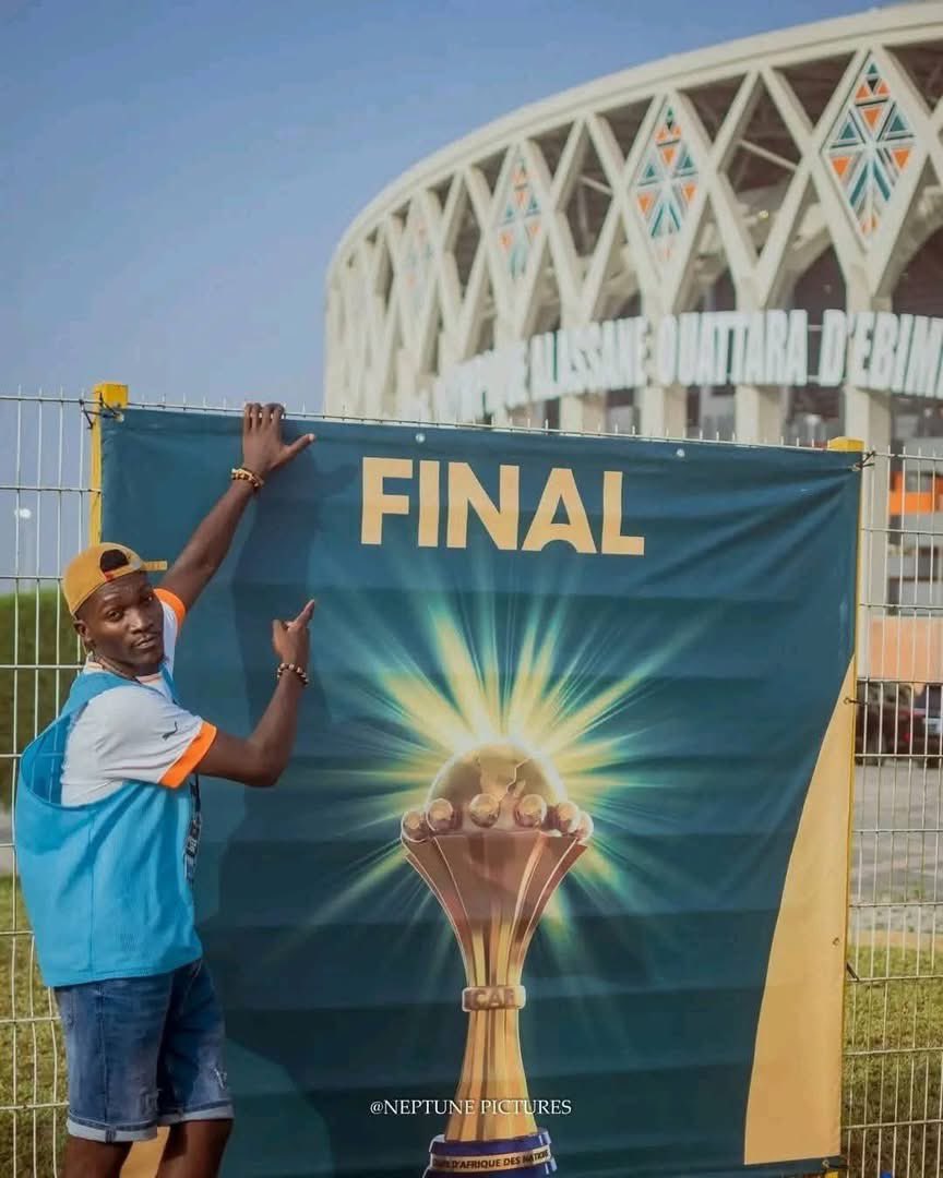 🛑NGUAIN STEVE JORDAN, PHOTOGRAPHE CAMEROUNAIS, RECRUTÉ PAR LIVERPOOL ET WEST HAM UNITED.

Quand le talent rencontre l’opportunité, les frontières s’effacent. Le photographe sportif camerounais Ngain Steve Jordan vient de franchir un cap décisif dans sa carrière professionnelle :