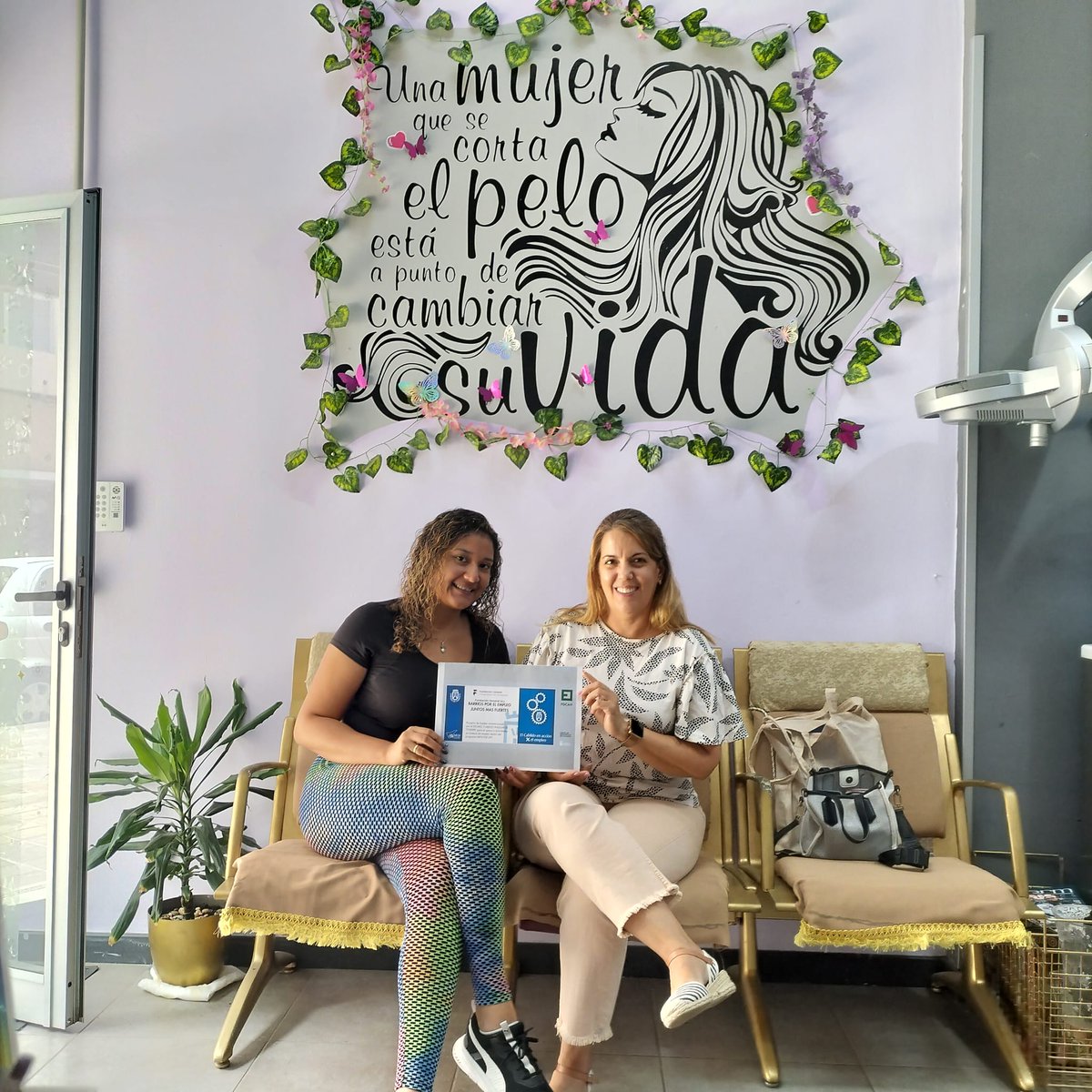 🤝Seguimos generando sinergias con el sector empresarial del territorio.

+INFO👉 bxe.es/la-peluqueria-…

<a href="/BARRIOSxEMPLEO/">Barrios por el Empleo: Juntos más Fuertes</a>  <a href="/CabildoTenerife/">Cabildo de Tenerife</a> <a href="/fg_ull/">FundaciónGeneral ULL</a>