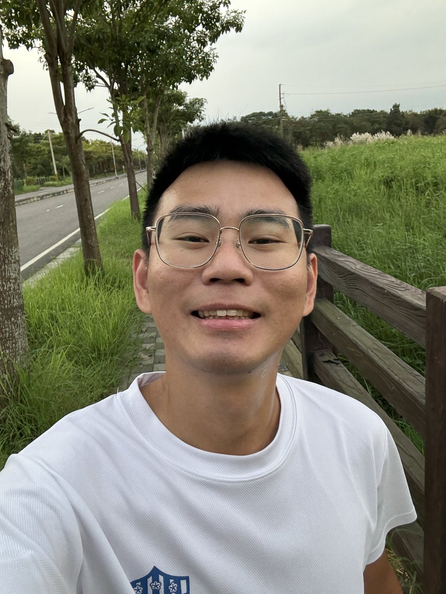 在家裡吃太好會變胖
還不趕快運動😭