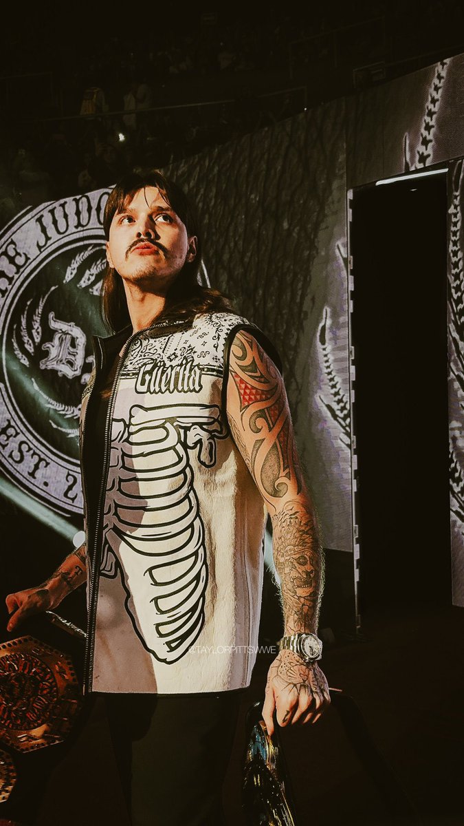 Sym_tees's tweet photo. Hello all it’s been a while but the love for this man is still strong.
Ten points for who took this picture the man is GLOWing 🖤 https://t.co/uSXlnJeDF5