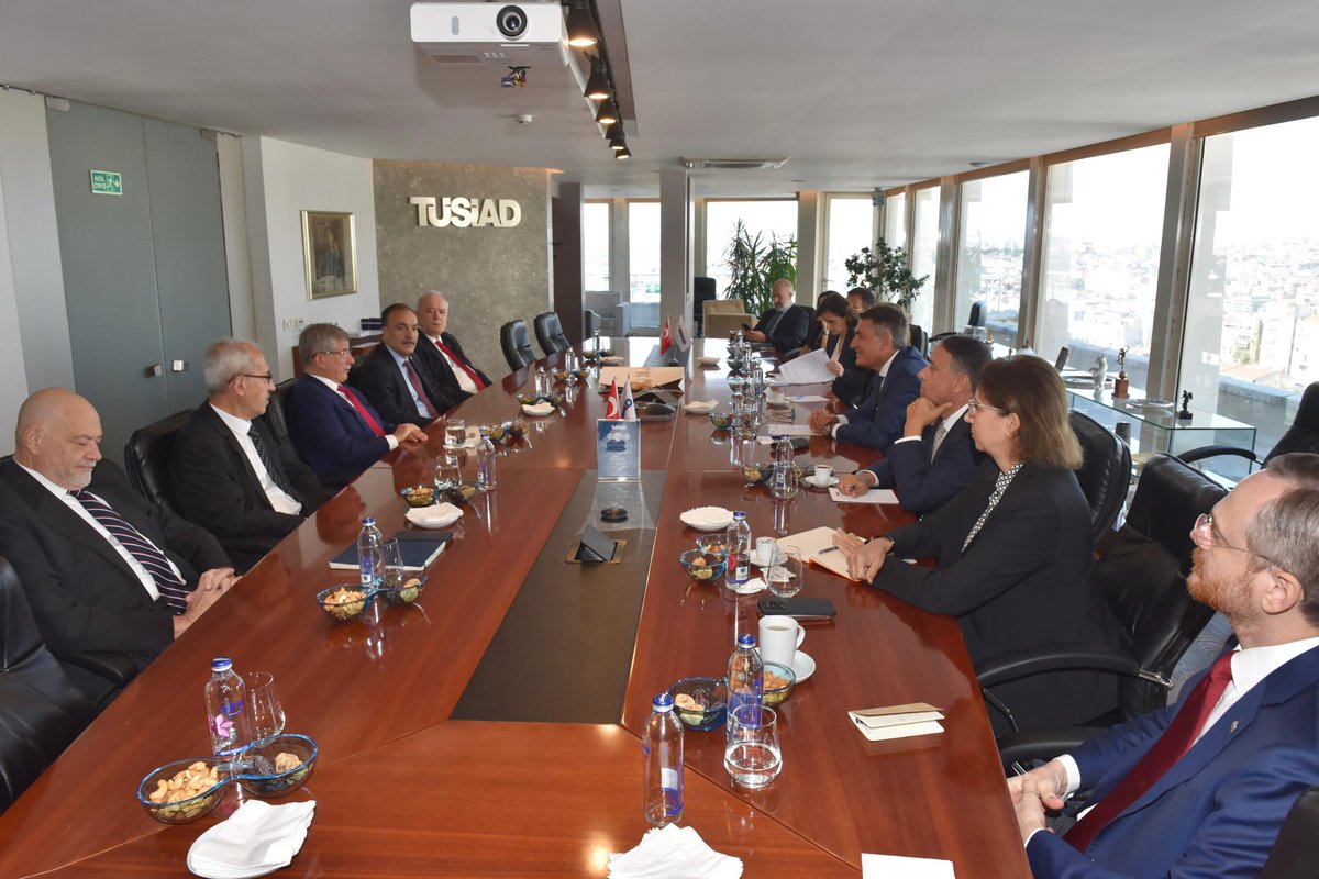 Genel Başkanımız Sayın Ahmet Davutoğlu, beraberinde İzmir Milletvekilimiz Mustafa Bilici, Genel Başkan Yardımcılarımız Sayın Feridun Bilgin, Sayın Ferhat Esener ve Sayın Mehmet Piker ile birlikte TÜSİAD Başkanı Sayın Orhan Turan ve heyetini ziyaret ederek; başta dünya ve Türkiye