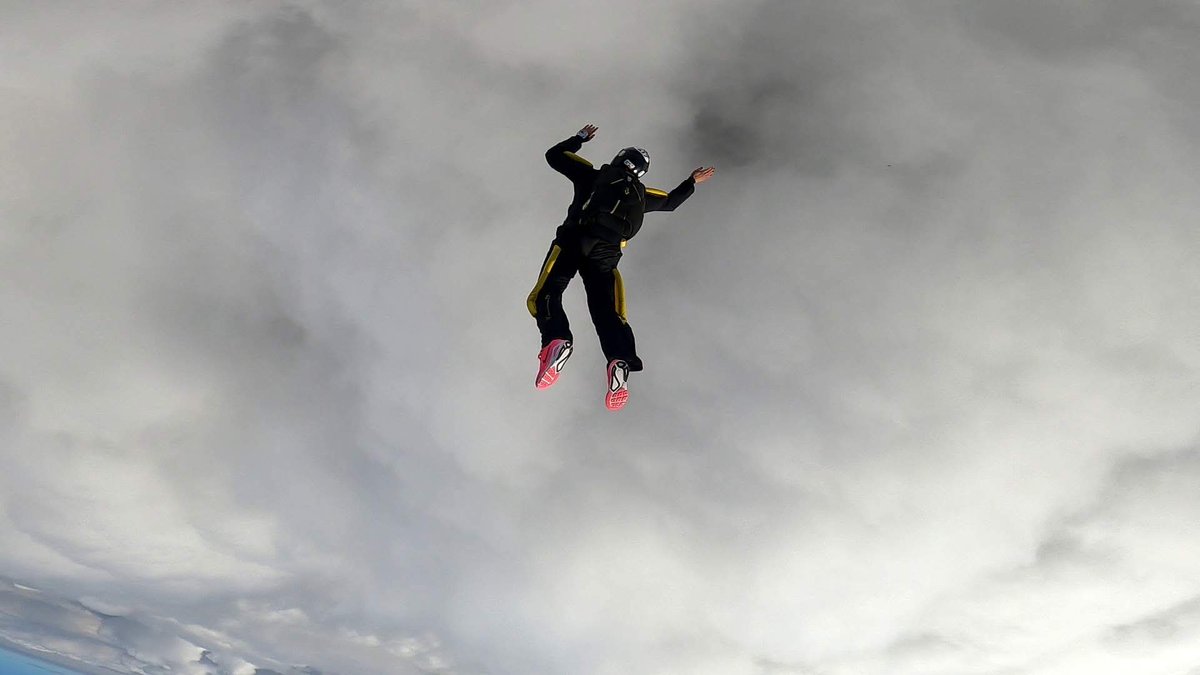 AmazonDolly's tweet image. Skydiving 🥰🪂