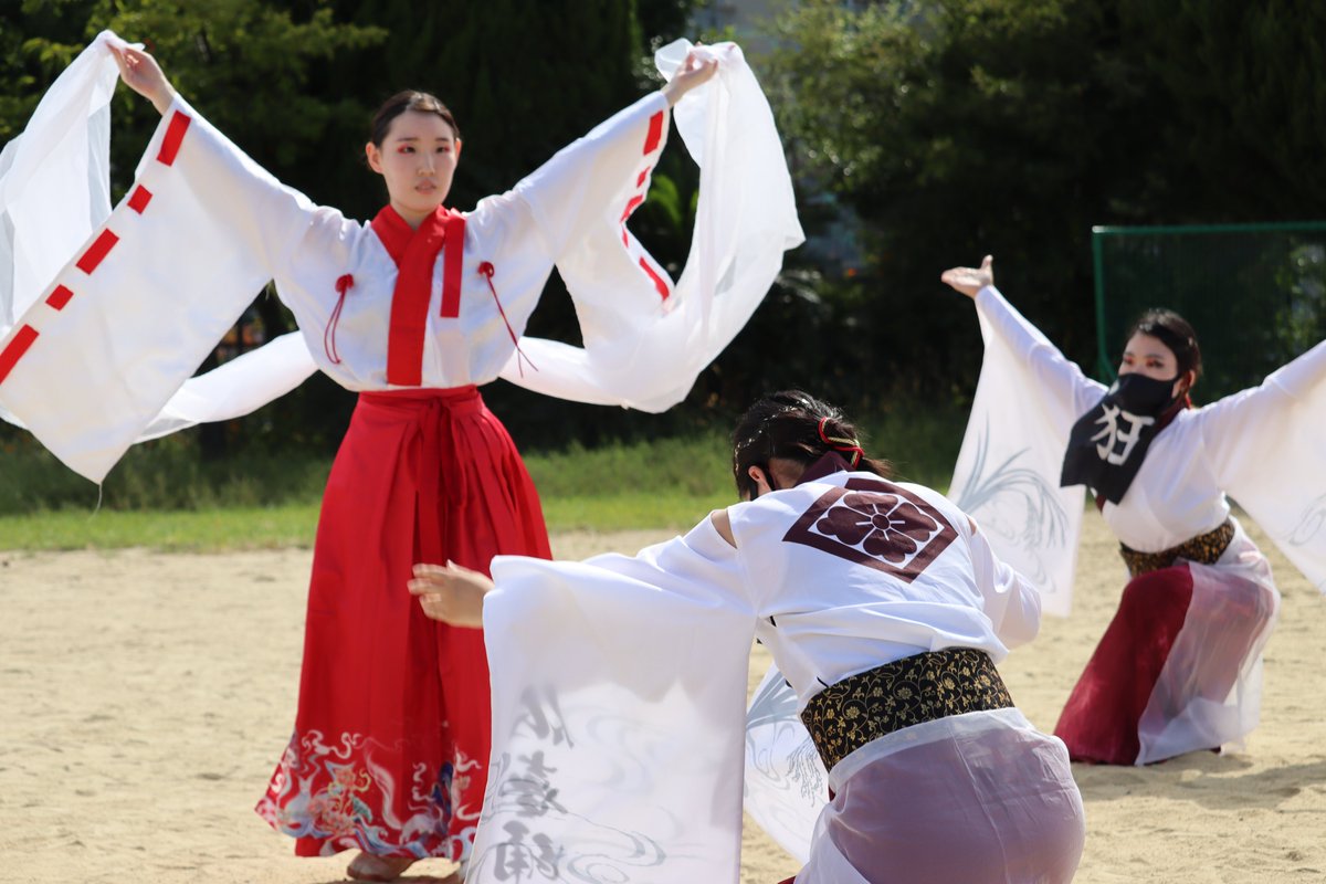 9月27日、こいや祭り一日目、アクティブスクエア大東会場から、四天王寺大学 仏喜踊 の皆さんの演舞①。
演舞に向き合う真摯な姿が好きなんだな、いつも。
#こいや祭り #四天王寺大学 #仏喜踊　＃伍華