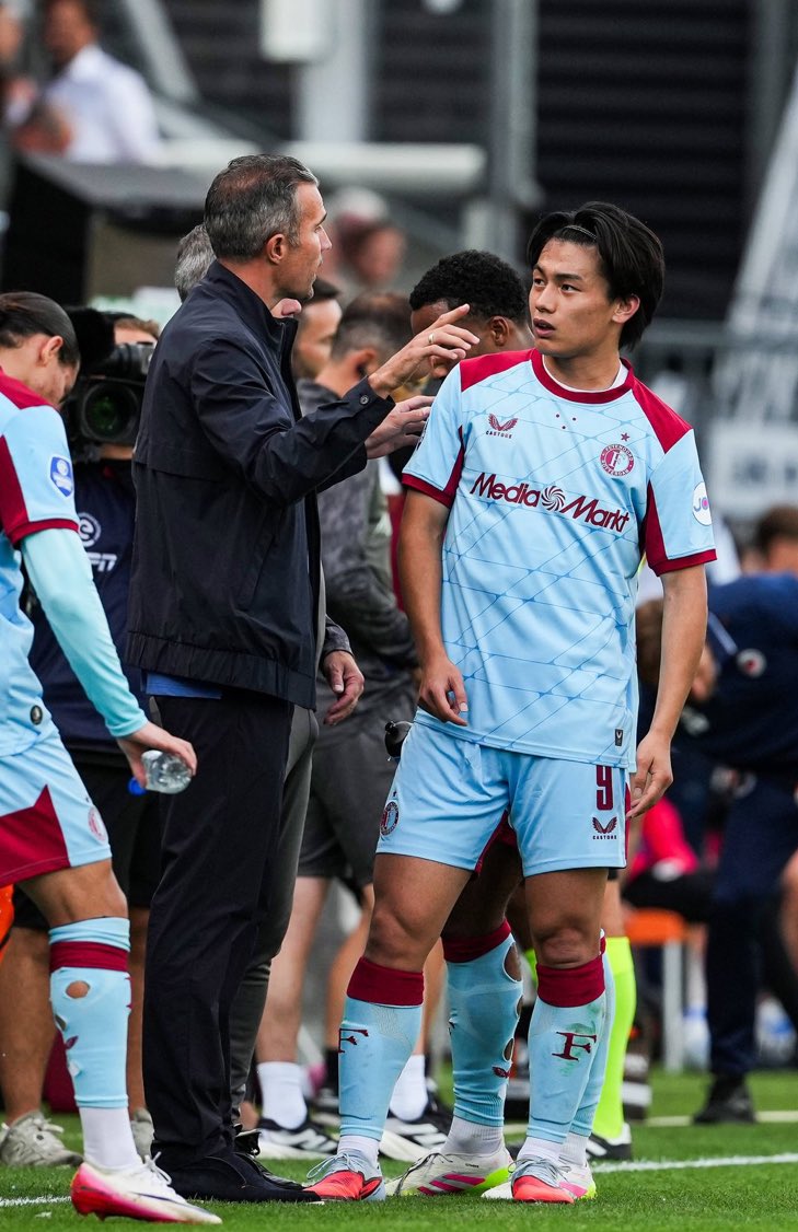 今季ストライカーとして覚醒中の上田綺世🇯🇵🔥

✅昨季リーグ戦：21試合7ゴール
↓
✅今季リーグ戦：7試合6ゴール

ファン・ペルシー監督のもとでエースへ成長✨