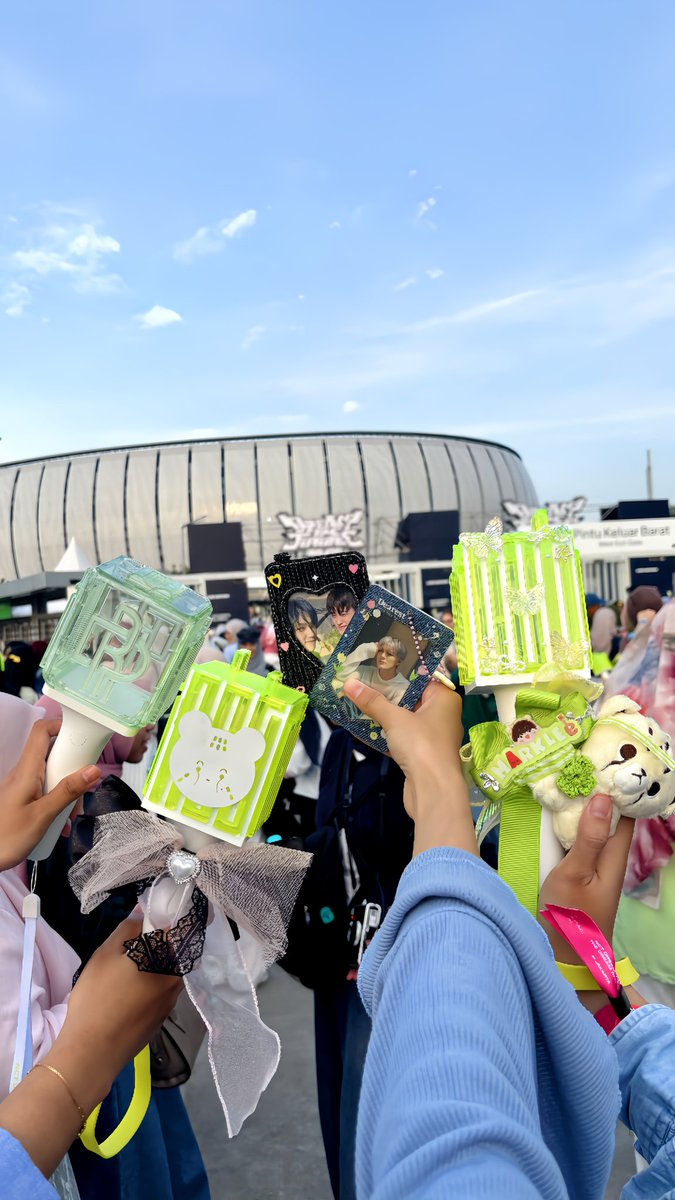 Loovi 🍉 tweet media