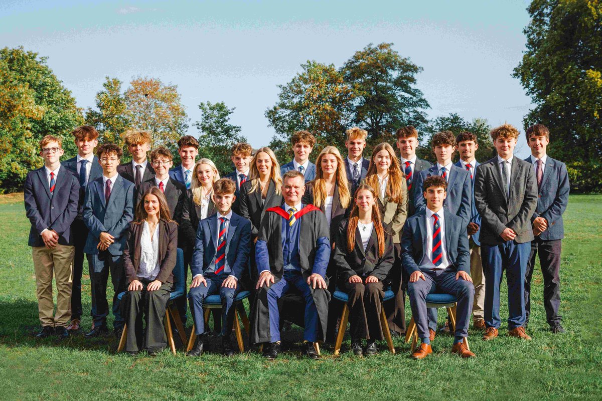 A lovely group shot of our Sixth Form Prefects, Mentors and House Captains for the academic year 2025-2026, alongside the Headmaster. 
hallifordschool.co.uk/sixth-form/pre…
#proudtobeahallifordian