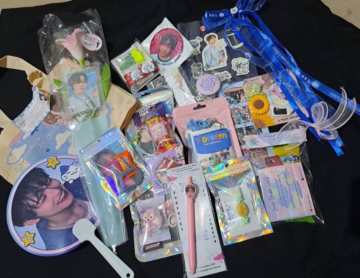 diggittyyy's tweet photo. 🎀 freebies tds4 jakarta 🎀
terimakasihhh banyak kakak kakak dan adik adik yang sudah bagi bagi freebies yaa, freebies nya gemes gemes sekaliii🥺🥰🫶 maaf juga belum bisa ngasih freebies 😌
tag : @dreamworld0722 , @hyokie3 , @4everzcl , @ZCHENLE_IDN https://t.co/TtcbLE8ZEc