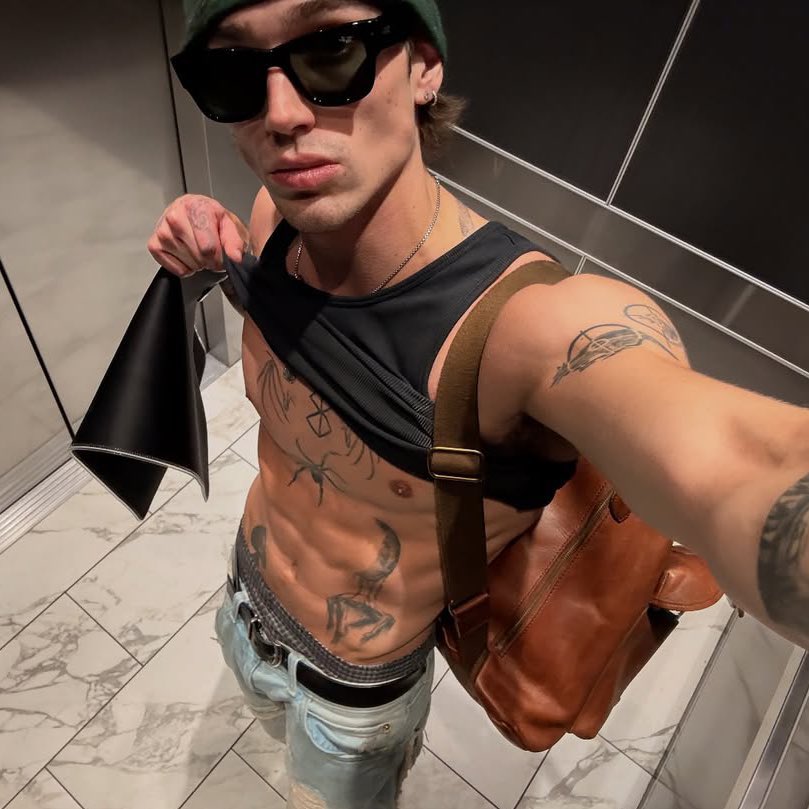 jockforced's tweet image. Show your wife her replacement.