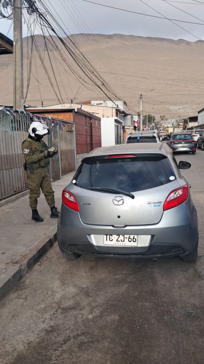 CarabTarapaca's tweet photo. Carabineros de la Sección Centauro Iquique realiza ronda focalizada en el sector céntrico de la ciudad realizando controles y fiscalizaciones logrando la detención de 6 individuos por distintos delitos #CarabinerosDeTodos https://t.co/AgwF8GQnOF