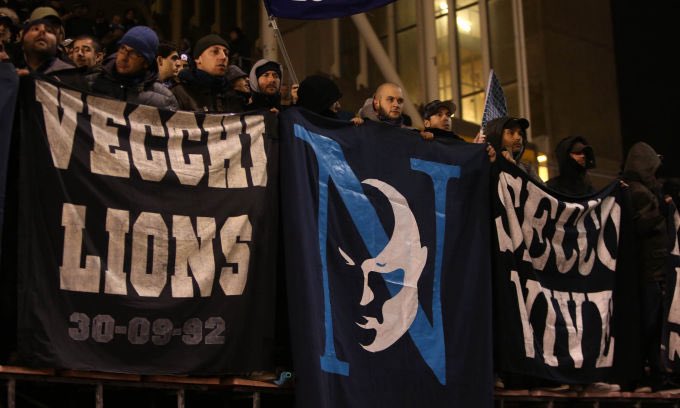 ultras1899_'s tweet image. #Napoli, 30 septembre 1992 : naissance des &quot;Vecchia Mentalita’ Lions&quot;, d&apos;une scission au sein du groupe historique &quot;Blue Lions&quot;. Dans une période de tensions, les #VML seront à la pointe de la contestation contre le Président Ferlaino, avec les Mastiffs et les Teste Matte.