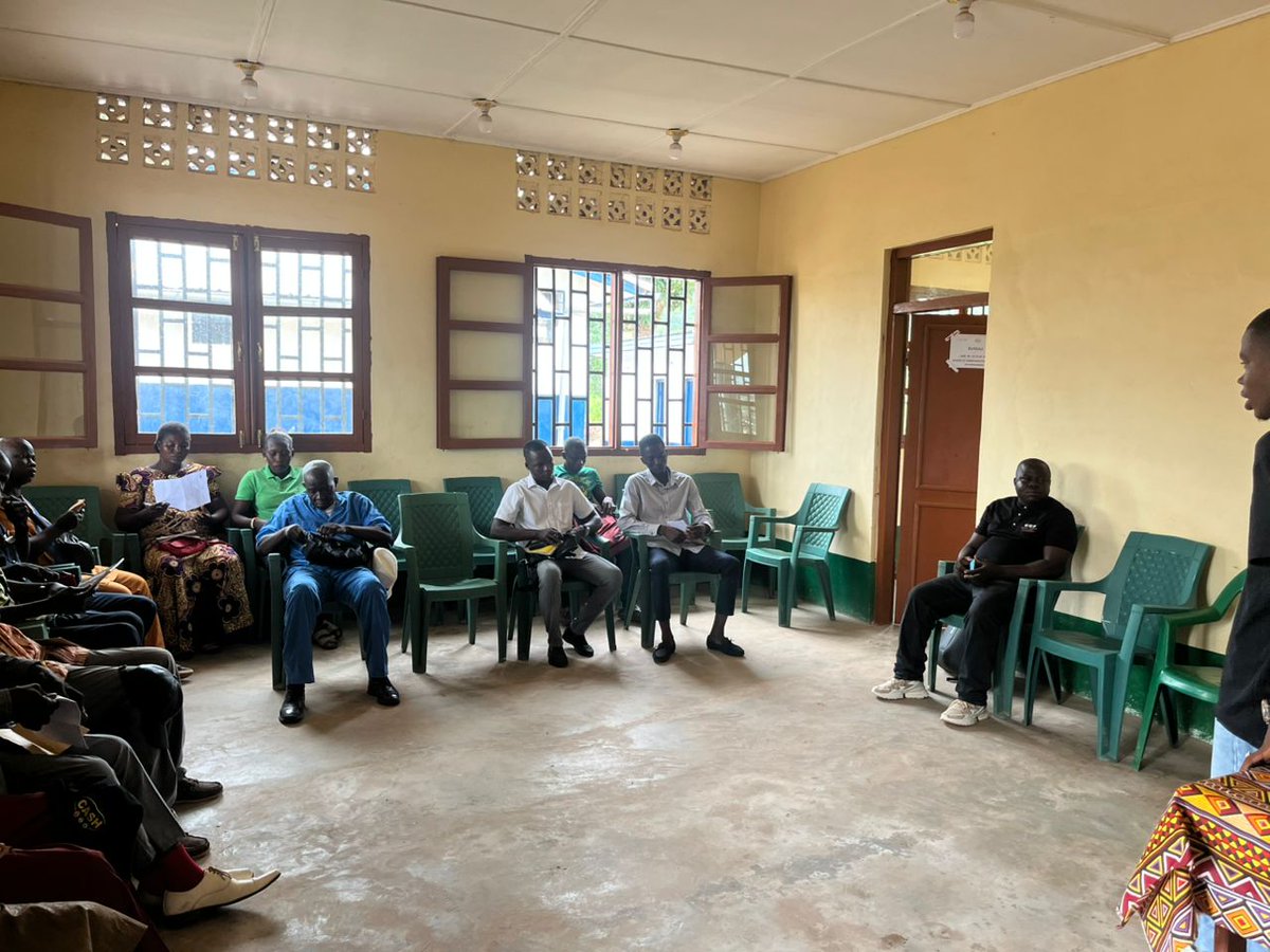 M3D_RCA's tweet photo. #Centrafrique: M3D organise une causerie éducative à l’intention des notables du 9e arrondissement de Bangui sur le processus électoral à venir. Une activité soutenue par Conciliation Ressources.
@UN_CAR @MediasOubangui @fridolinngoulou @FranceBangui @EmbassyBangui @OCHA_CAR https://t.co/foUHpB6ytU