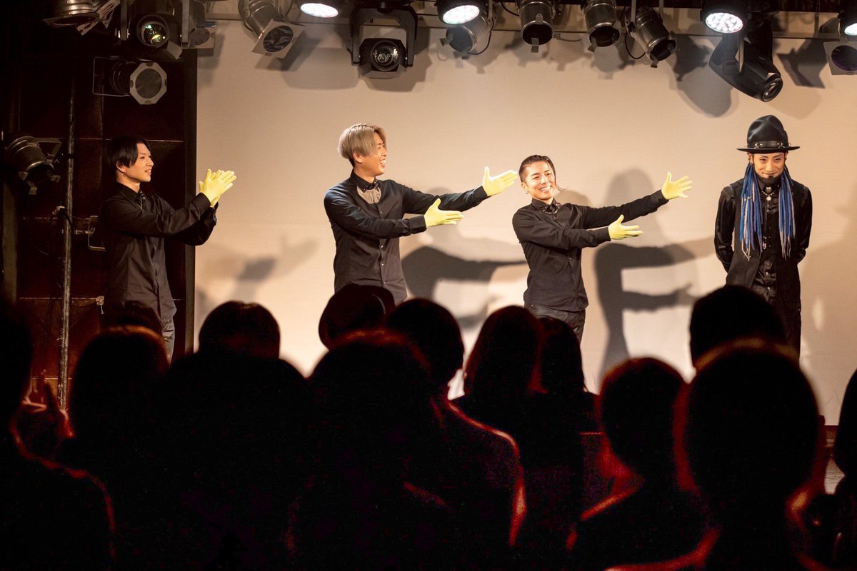 XTRAP 10th Anniversary PARTY 🎉
お越しくださった皆様、本当にありがとうございました！✨

温かい空気と「おめでとう」の拍手に包まれ、胸がいっぱいになる瞬間も…。

そしてサプライズゲストに初期メンバー NARIさんが登場！
6年半ぶりにXTRAPと同じ舞台に。4人での指の万華鏡を披露しました🧤