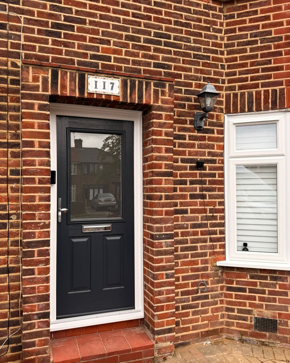 WembleyWindows's tweet image. 🚪✨ This sleek composite door, pictured in a deep modern finish, transforms the entrance of this home with both curb appeal and peace of mind. Built to withstand the elements, it offers superior insulation to keep energy bills low.

#WembleyWindows #CompositeDoor #uPVCWindow