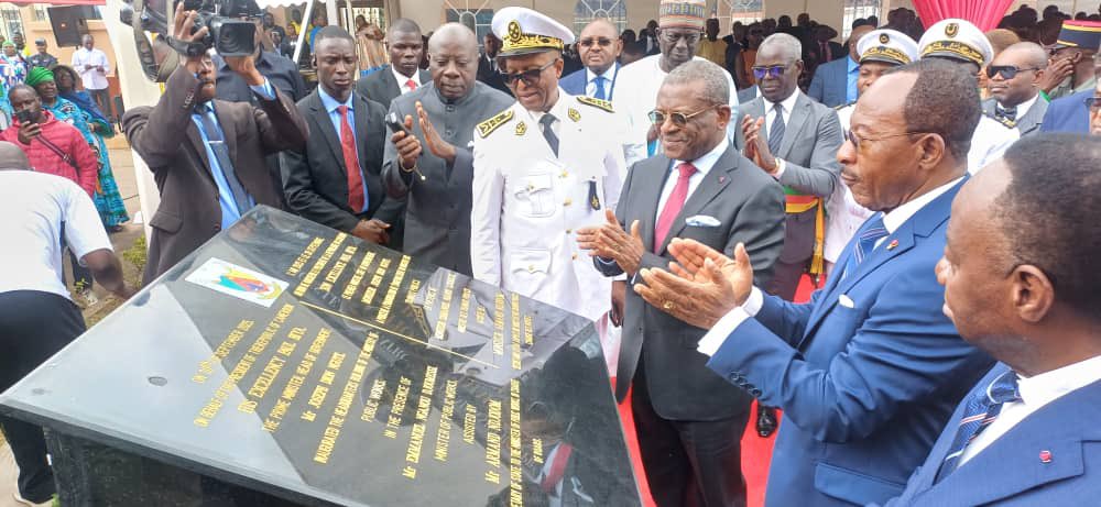 Inauguration de l’#Immeuble_Siège du #MINTP : le 30/09/2025, le Premier Ministre, Chef du Gouvernement, <a href="/joDionNgute/">PM - Dion Ngute - CMR</a> , a procédé à l’inauguration officielle de l'infrastructure, sous le Très Haut Patronage du Président de la République, S.E. <a href="/PR_Paul_BIYA/">President Paul BIYA</a>