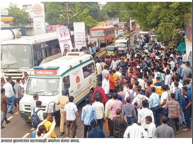 🛑 फ्लेक्स आणि हॉकर्स. धुळ्याचे रस्ते मृत्यूचे सापळे? 💀🚧

हॉकर्सच्या अतिक्रमणावर सगळ्यांचा रोष आहे, पण शहरातील बेकायदा फ्लेक्स-बॅनर लावणाऱ्यांचे दुर्लक्ष करता येणार नाही. तेही तेवढेच जबाबदार आहेत😡

प्रशासन अजून किती बळींची वाट पाहणार?

आता तरी कारवाई करा 🙏

#धुळे #Dhule