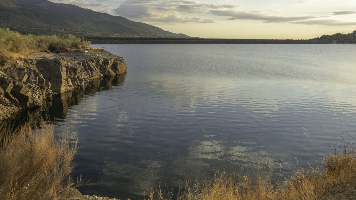 tiempobrasero's tweet image. ASÍ TERMINA HOY EL AÑO HIDROLÓGICO 
(el que se usa en el seguimiento de los #embalse y no coincide con el año natural) 

Reserva total:  *30.827 hm3*  
➡️ un 55%     de la capacidad total 

✅7 puntos MÁS QUE EL AÑO PASADO
✅10,3 puntos MÁS QUE LA MEDIA DE 10 AÑOS 

📷J.Lumeras