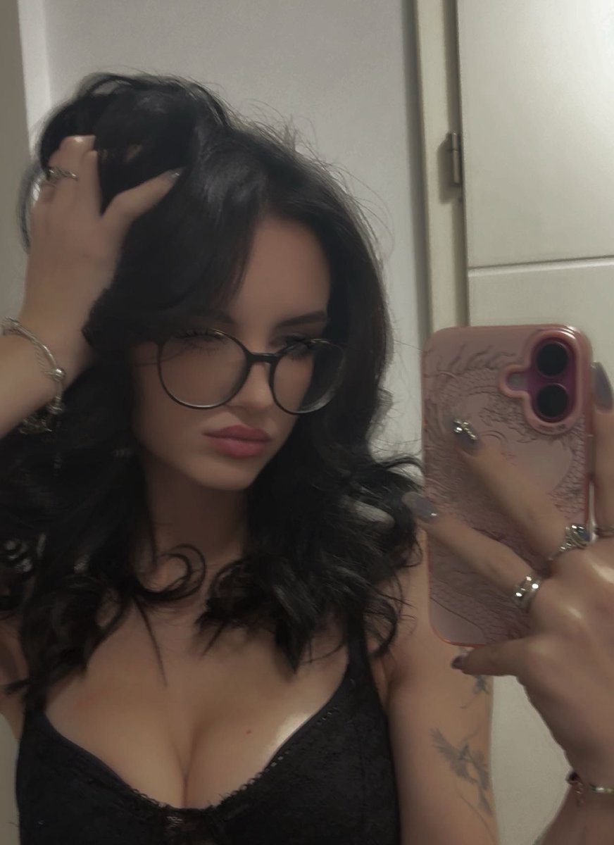 niiniirah's tweet photo. new hair who dis 🙂‍↔️ https://t.co/rc5ydvcdQL