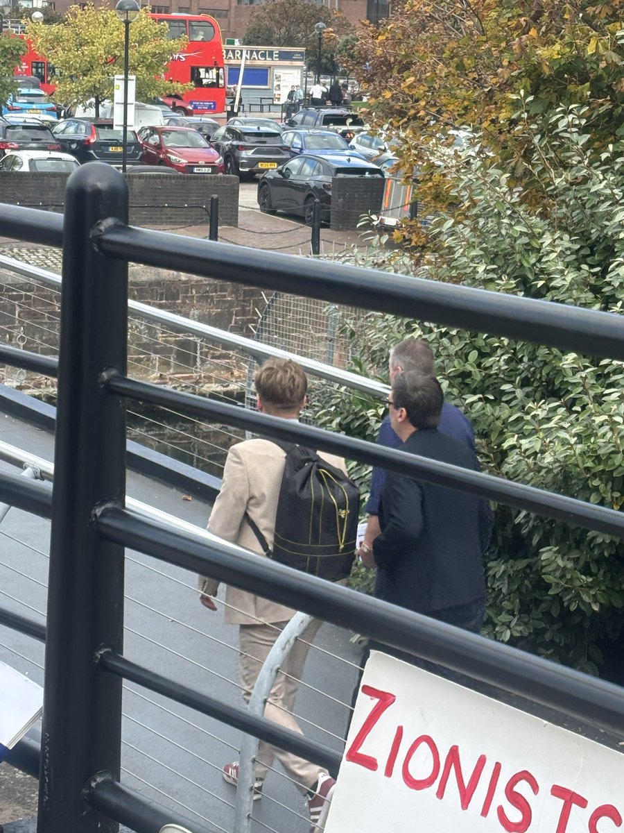 👀 Andy Burnham leaves conference minutes before Starmer’s speech