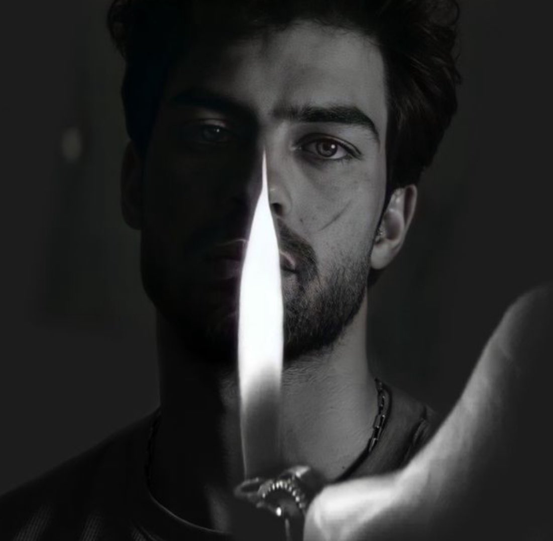 “Bu iz bu kadar güzelken, anıları nasıl bu kadar kötü olabilirdi?
Belki de yüzündeki izden değil, bu izin onda bıraktığı anılardan iğreniyordu.
Belki de gerçekten sorun yüzü değildi, sorun yaşadıklarıydı…”
#isserisi #ikizalev ❤️‍🩹