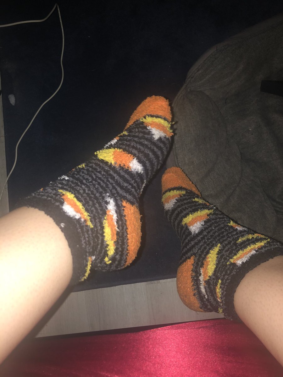GODDESSKEELI's tweet photo. he payed hundreds of dollars for these pics yet the timeline is getting them for free 🤪

When you’re that much of a dominant bully with your big feet and fuzzy socks he comes back for more 😋

Findom finsub bbw feet footfetish fuzzysocks fuzzycontent sockfetish https://t.co/tyT780R3zM