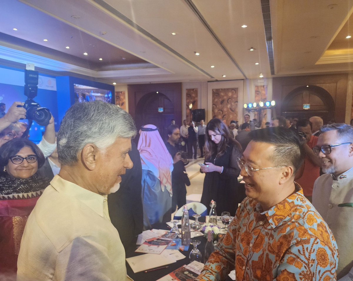 SGinIndia's tweet photo. Attended the @FollowCII Partnership Summit launch by Honble Commerce Min @PiyushGoyal and Honble CM
@ncbn. #AndhraPradesh has a bright future under Honble CM and Dy CM @PawanKalyan. Team 🇸🇬 will have a strong presence in #Vizag in Nov. HC Wong
#InvestInAP #SunriseState https://t.co/8ft6PJEQnE