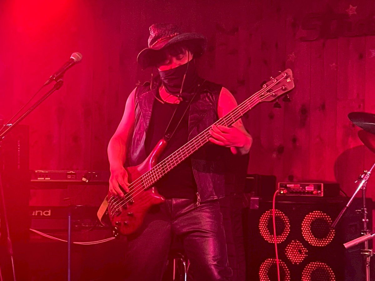 SteelFeather_OF's tweet photo. 9/28 Strawberry Fields

お疲れ様でした！
Strawberry Fieldsには初出演でしたが、良いライブができたと思います！
アコースティック主体のイベントで場違い感があり緊張しましたが、いつも通り全力でやらせていただきました！
ペンライトも振っていただき感謝です🙏 https://t.co/25f708EnhH