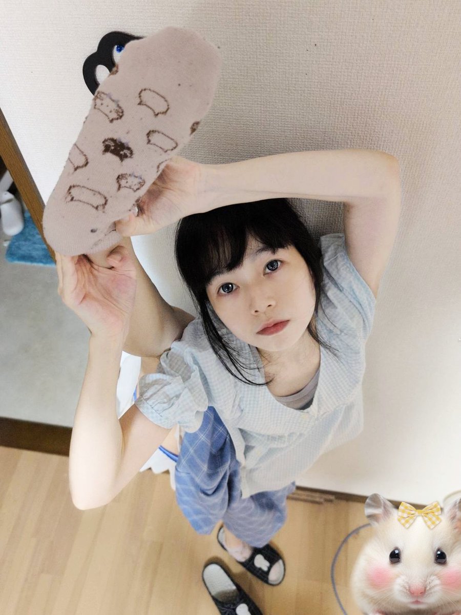 こんばんわ🌙(*^^*)
今日は真上からIの字バランス
 #コスプレ
 #柔軟
 #軟体